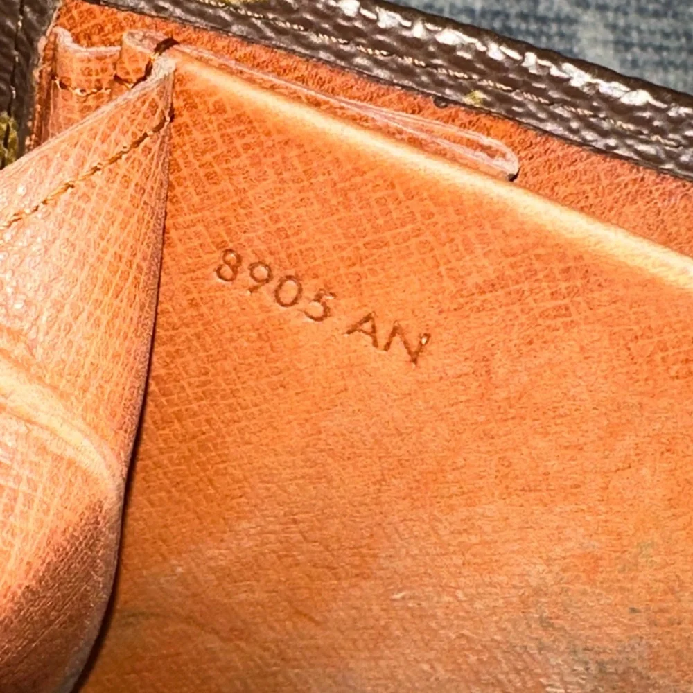 Louis Vuitton Monogram Monnaie Double Snap Wallet - Picture 16 of 16